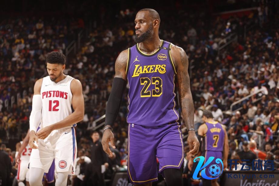 [图]艾维26+4浓眉37+9 活塞胜湖东说念主成绩初度连胜体育集锦