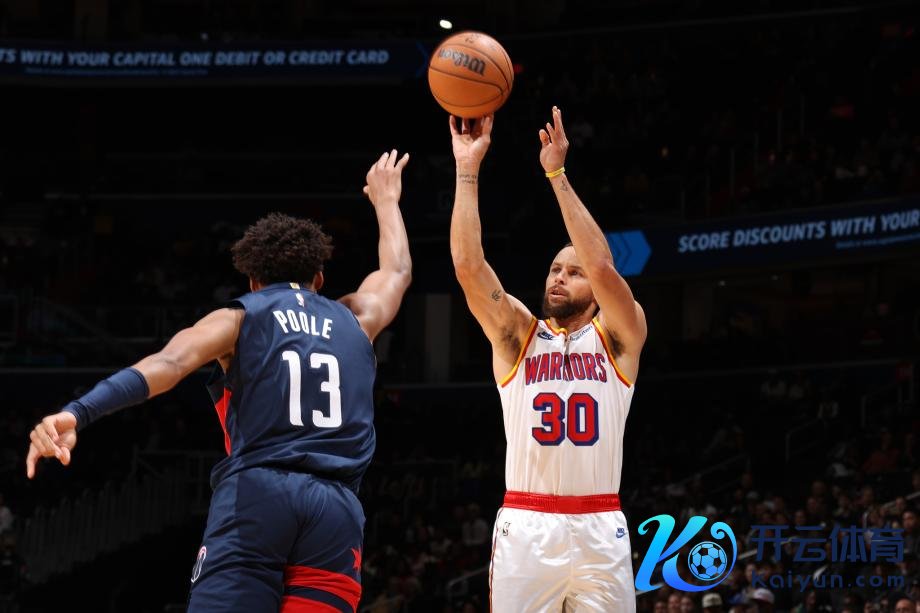 [图]库里复出砍24+6普尔24分 骁雄客场轻取奇才体育录像/图片