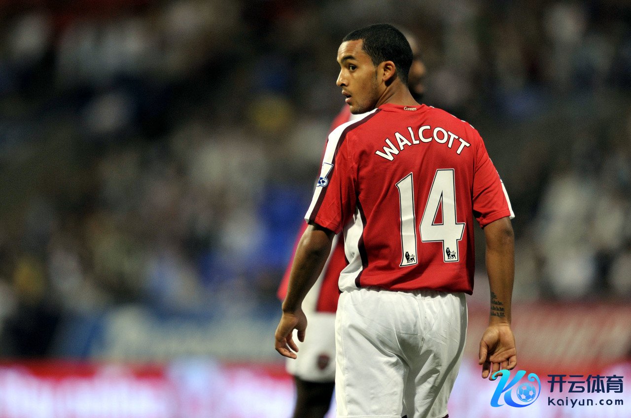 沃尔科特：和亨利踢球是梦念念，为加盟枪手终止利物浦切尔西曼联